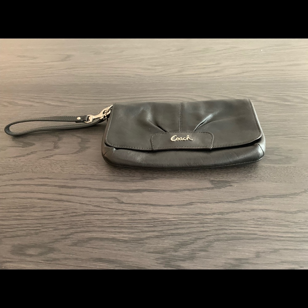Coach | wristlet | clutch